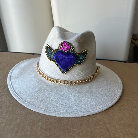 Medium - Picture 1 of 3